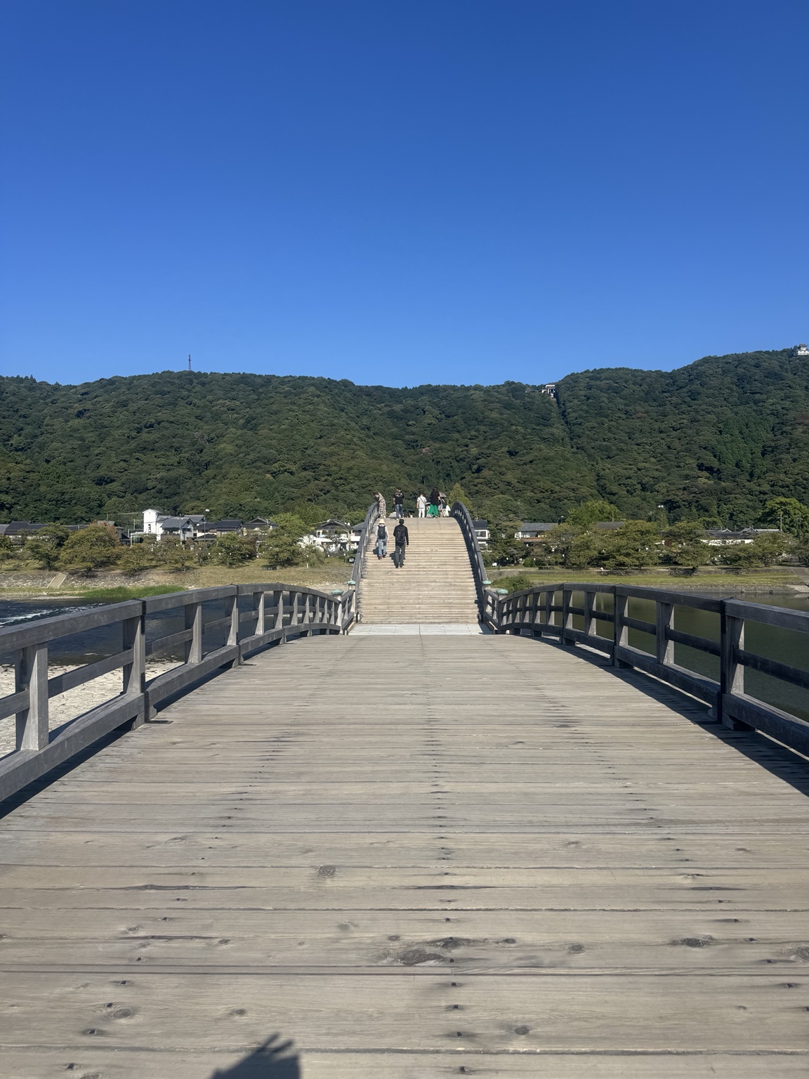 青空の下の錦帯橋
